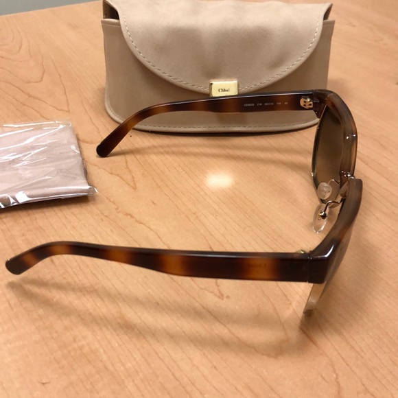 Chloe Sunglasses w Case - Picture 4 of 7